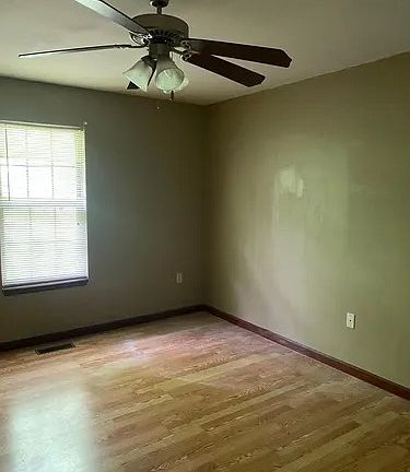 2nd image of 8 Iris Dr Unit A