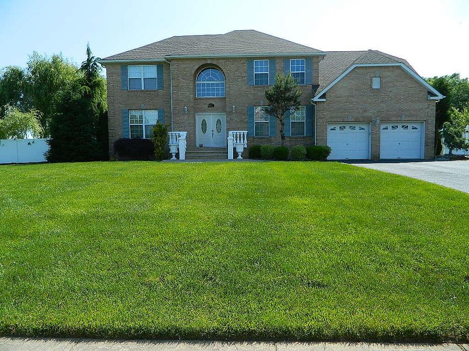 Front view of home