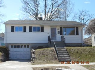 726 S 25th St, Manitowoc, WI 54220