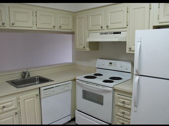 5th image of 1150 The Pointe Dr