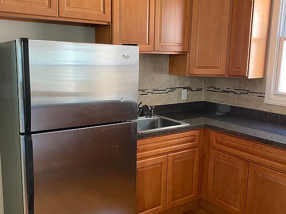 4th image of 55 S 12th St Floor 2