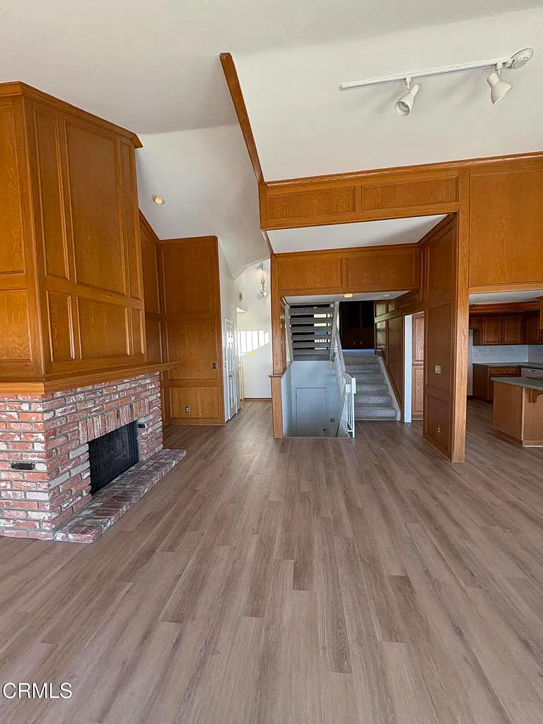 3 bed, 2.0 bath, 2348 sqft, $4,500 — Photo 3