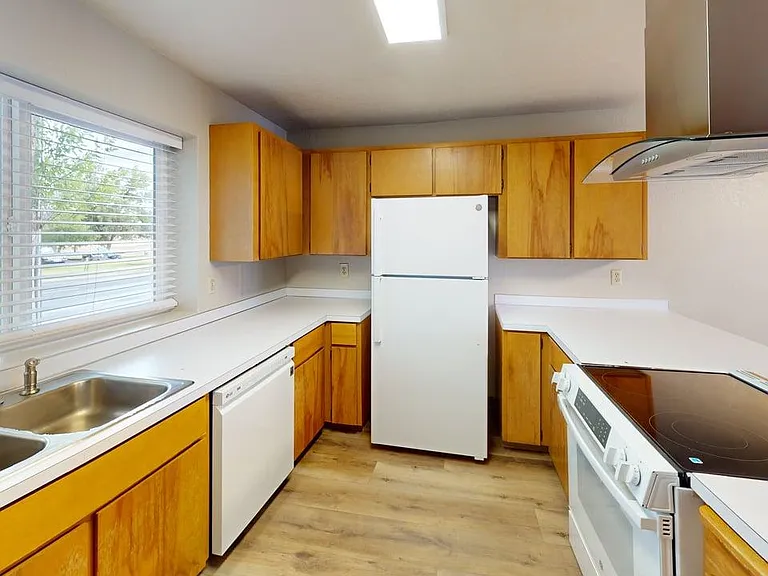 111 NW Columbia Ave #1 — Photo 6