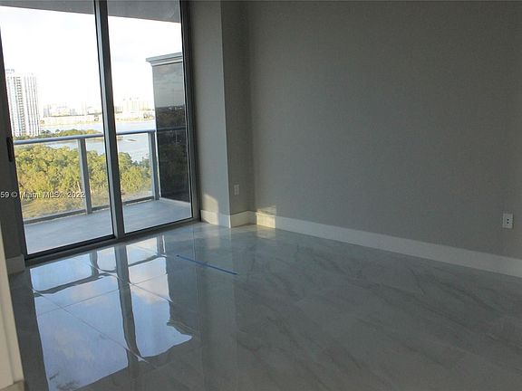5th image of 16385 Biscayne Blvd Unit 1607