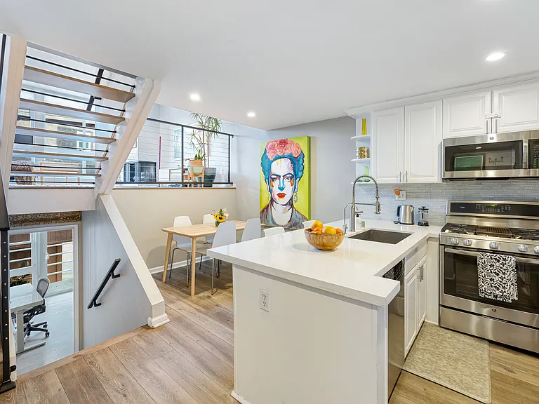 100 Driftwood St #10 — Photo 17