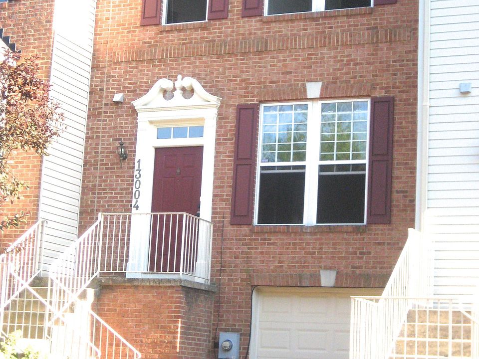townhouse with 1 car garage