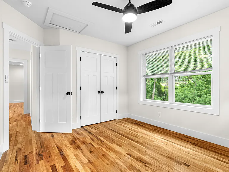 2nd Bedroom 11'x11'