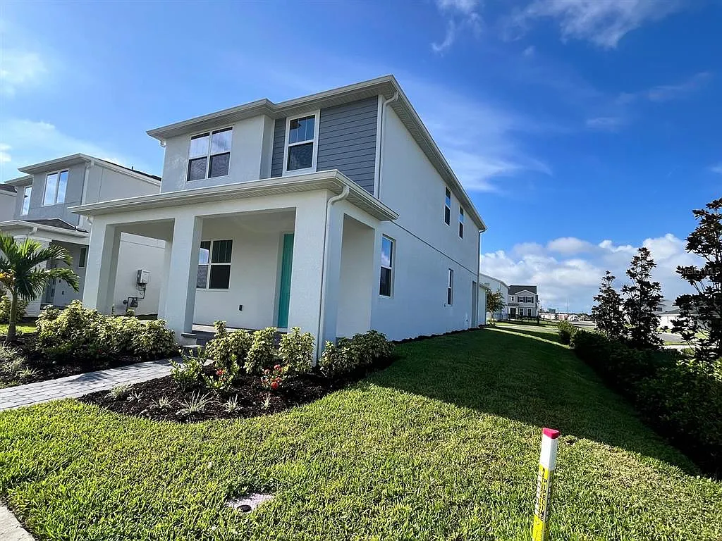 4 bed, 3.0 bath, 2142 sqft, $3,100 — Photo 2