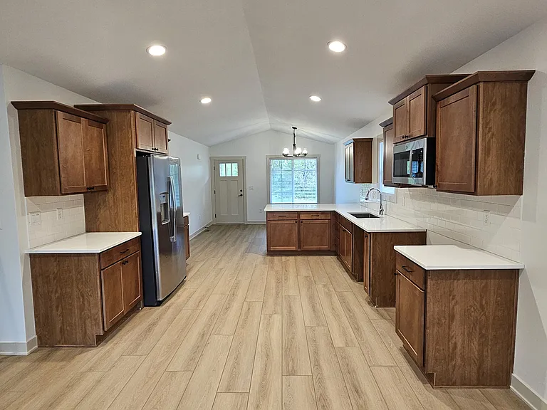210 E Broadway St — Photo 5