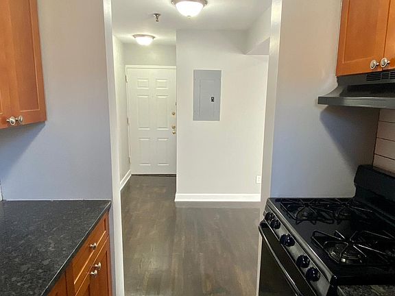 5th image of 495 Valley St #13