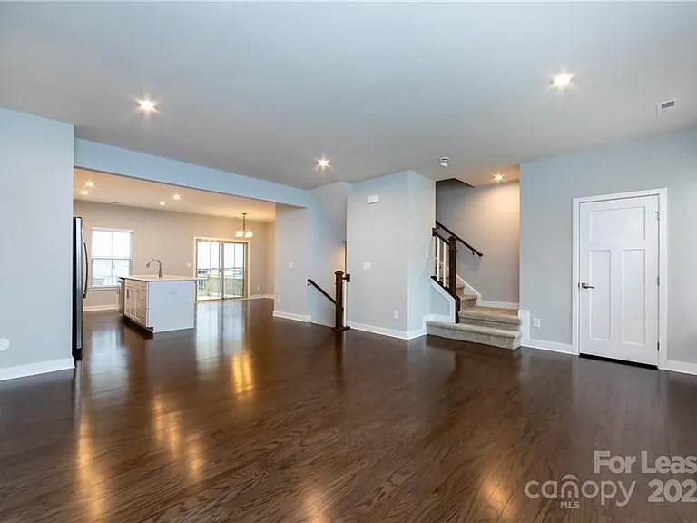1736 Town Oak Ln — Photo 2