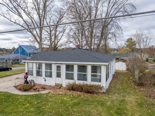 4085 N Water Rd, Sanford, MI 48657