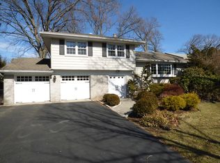 379 McKinley Blvd, Paramus, NJ 07652