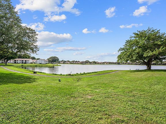 4th image of 3088 Inglewood Ter