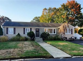 33 Milburn Rd, East Providence, RI 02914