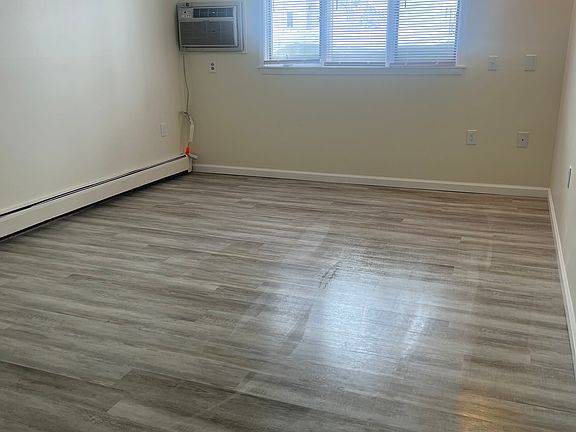 5th image of 633 Agnes St #101
