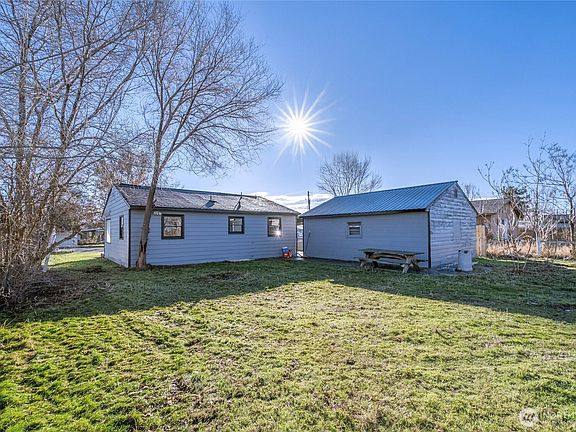 5th image of 1820 W Lakeside Drive