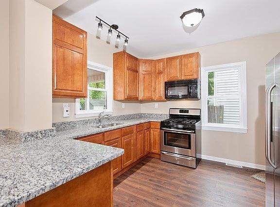 4th image of 330 W Illinois Ave