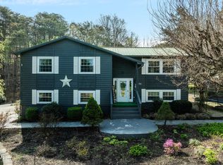 524 Mountain View Dr, Piney Flats, TN 37686