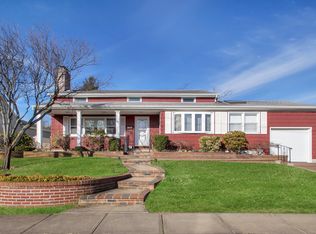 78 Laurel Dr, Massapequa Park, NY