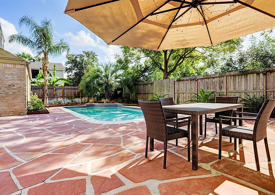1st image of 1411 E Brooklake Dr