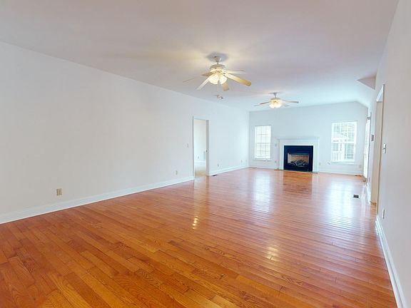 5th image of 402 Birch Dr