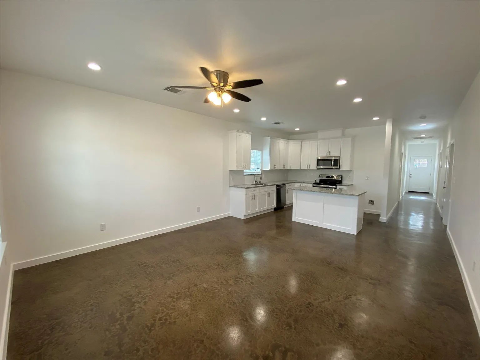 3 bed, 1321 sqft, $1,550 — Photo 2