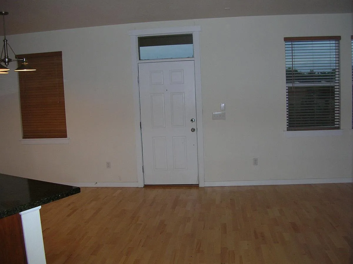 2 bed, 1058 sqft, $2,350 — Photo 4