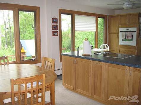 Eat-In Kitchen