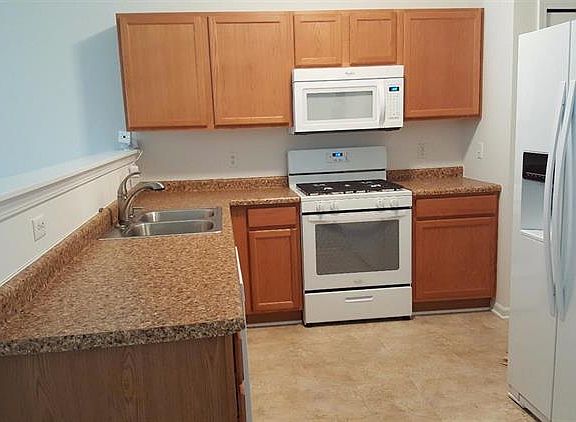 4th image of 903 Flagstone Dr