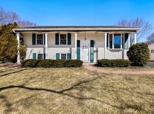 1040 Beverly Dr, Wheeling, IL 60090