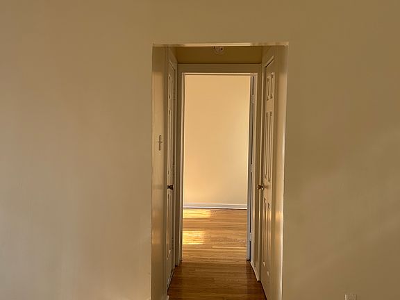 5th image of 4225 Carpenter Ave APT 5