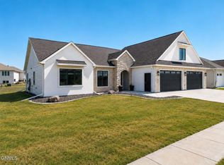 4113 Wrangler Ln, Bismarck, ND 58503