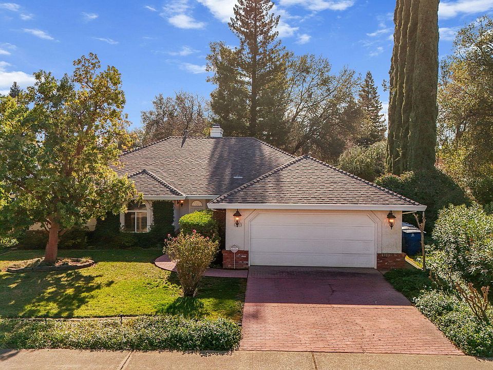 1st image of 2427 Castlewood Dr