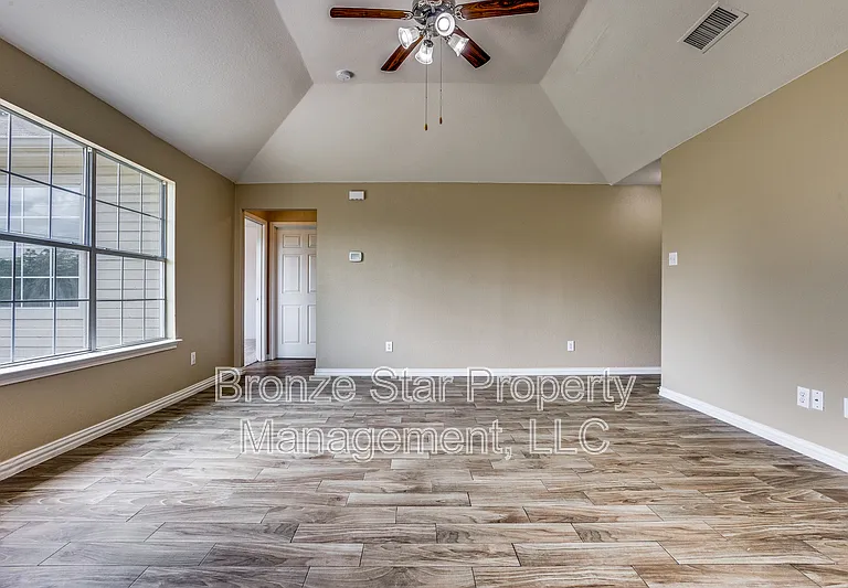 722 Seneca Dr — Photo 8