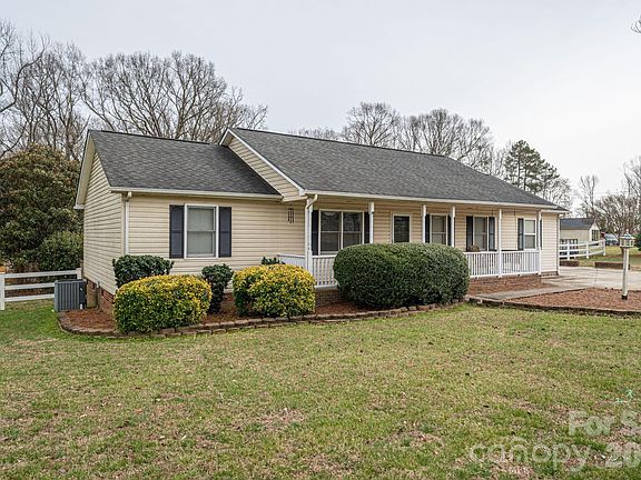 2nd image of 112 Pilots Ridge Dr