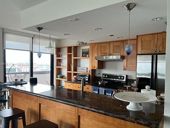 5th image of 2555 Collins Ave APT 1614