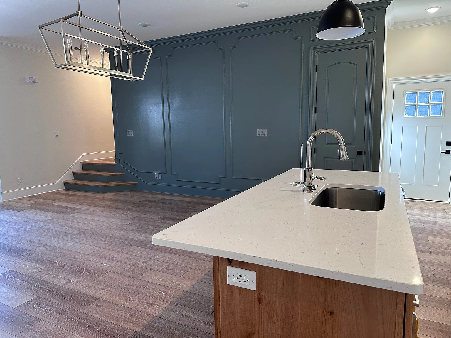 3 bed, 2.5 bath, 2363 sqft, $2,400 — Photo 3