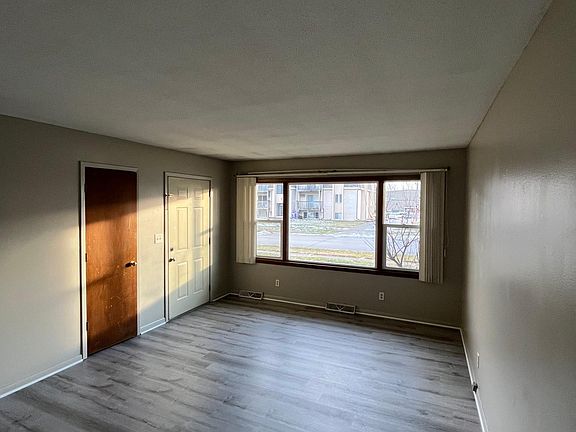 4th image of 1215 SE Belmont Dr