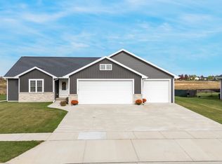 2170 White Wolf Ln, Kaukauna, WI 54130
