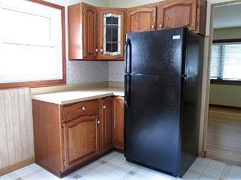 4th image of 15537 Elm St