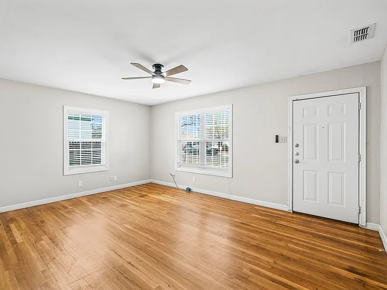 2715 36th St — Photo 4