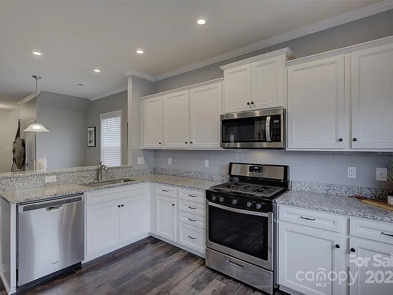 7134 Thornrose Dr — Photo 16