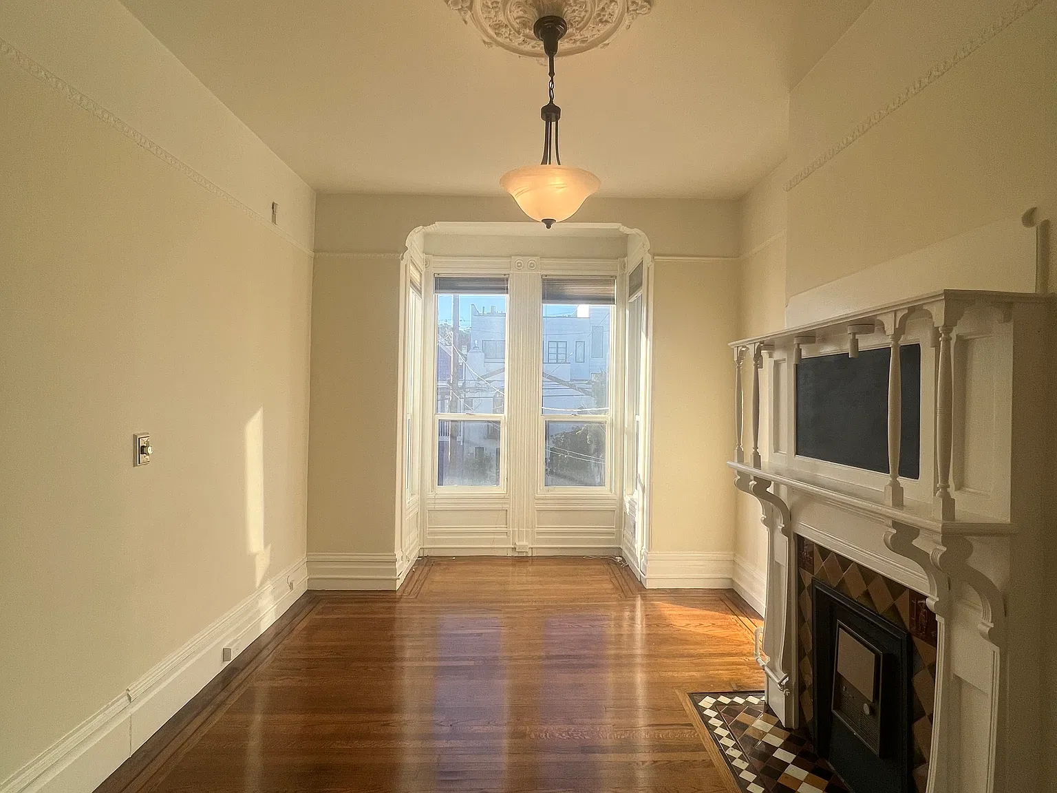 Studio, 650 sqft, $3,300 — Photo 4