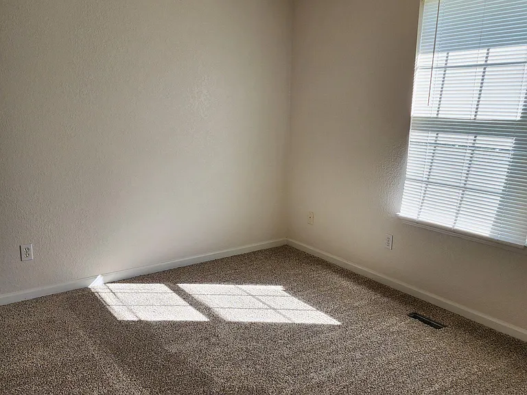 2681 E Oakbrook Dr — Photo 9