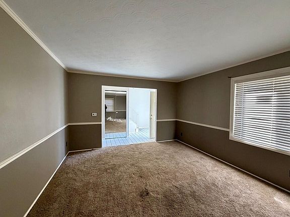 5th image of 104 Foster Ave