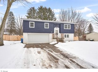 829 Renninger Rd, Akron, OH 44319