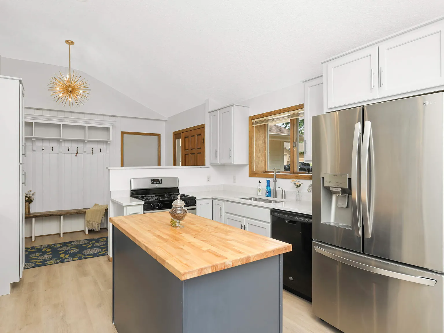 5 bed, 2733 sqft, $3,400 — Photo 3