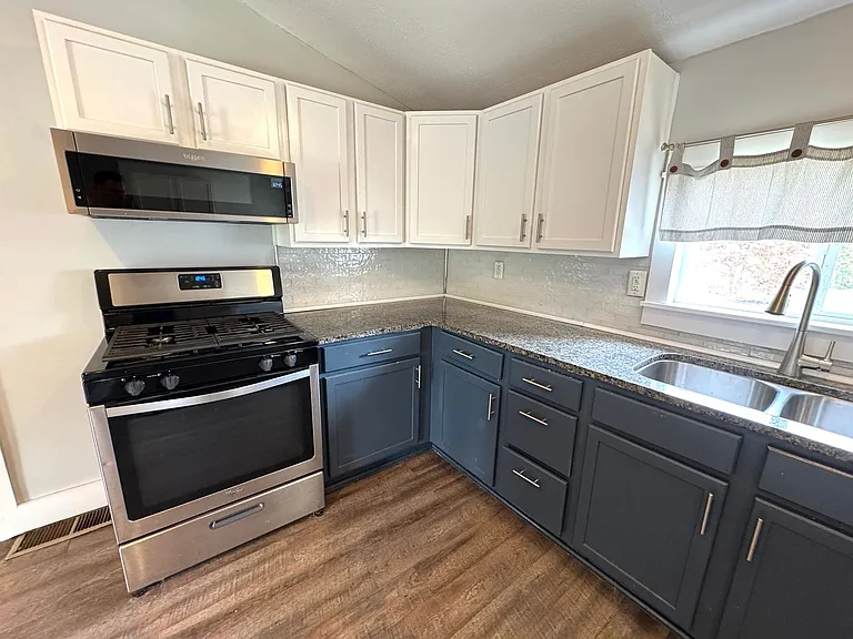 1242 Cottage Ave — Photo 8