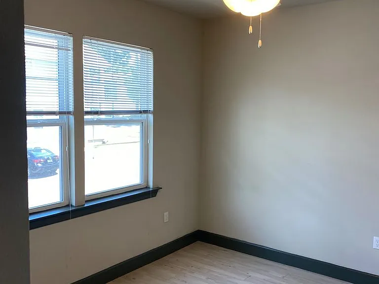 1805 Bellevue Way — Photo 17